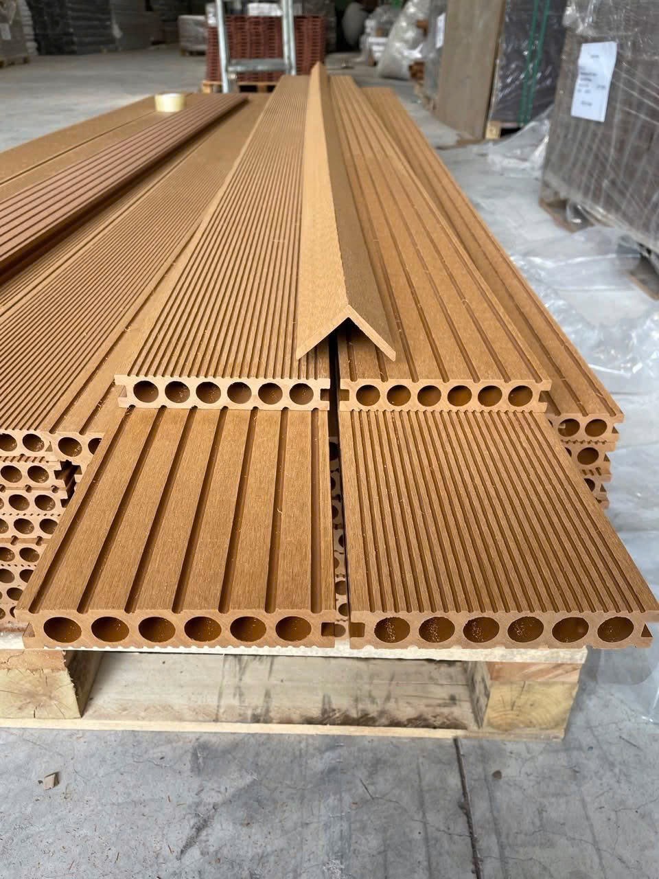 🏠 LIỆU CÓ NÊN LÓT SÀN NGOÀI TRỜI? GIẢI PHÁP TỐI ƯU CHO KHÔNG GIAN SỐNG HIỆN ĐẠI!